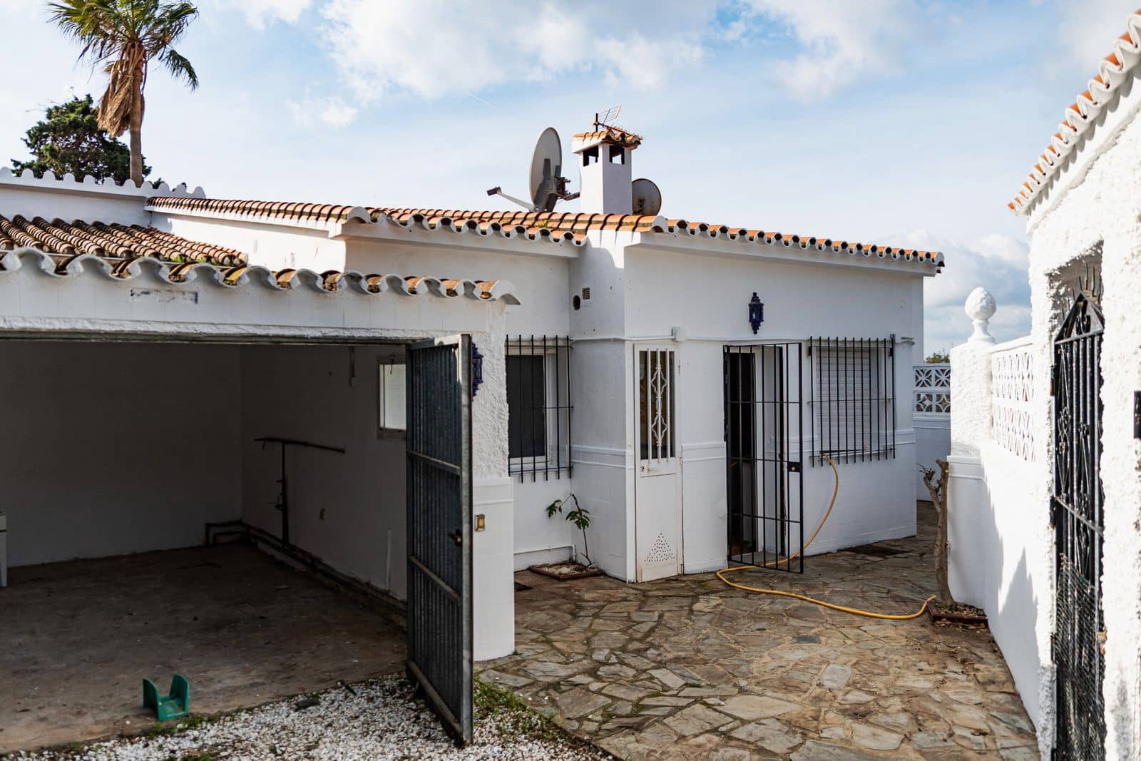 3 soveværelse Villa til salg i Cadiz by med swimmingpool - € 395.000 (Ref: 8567055)