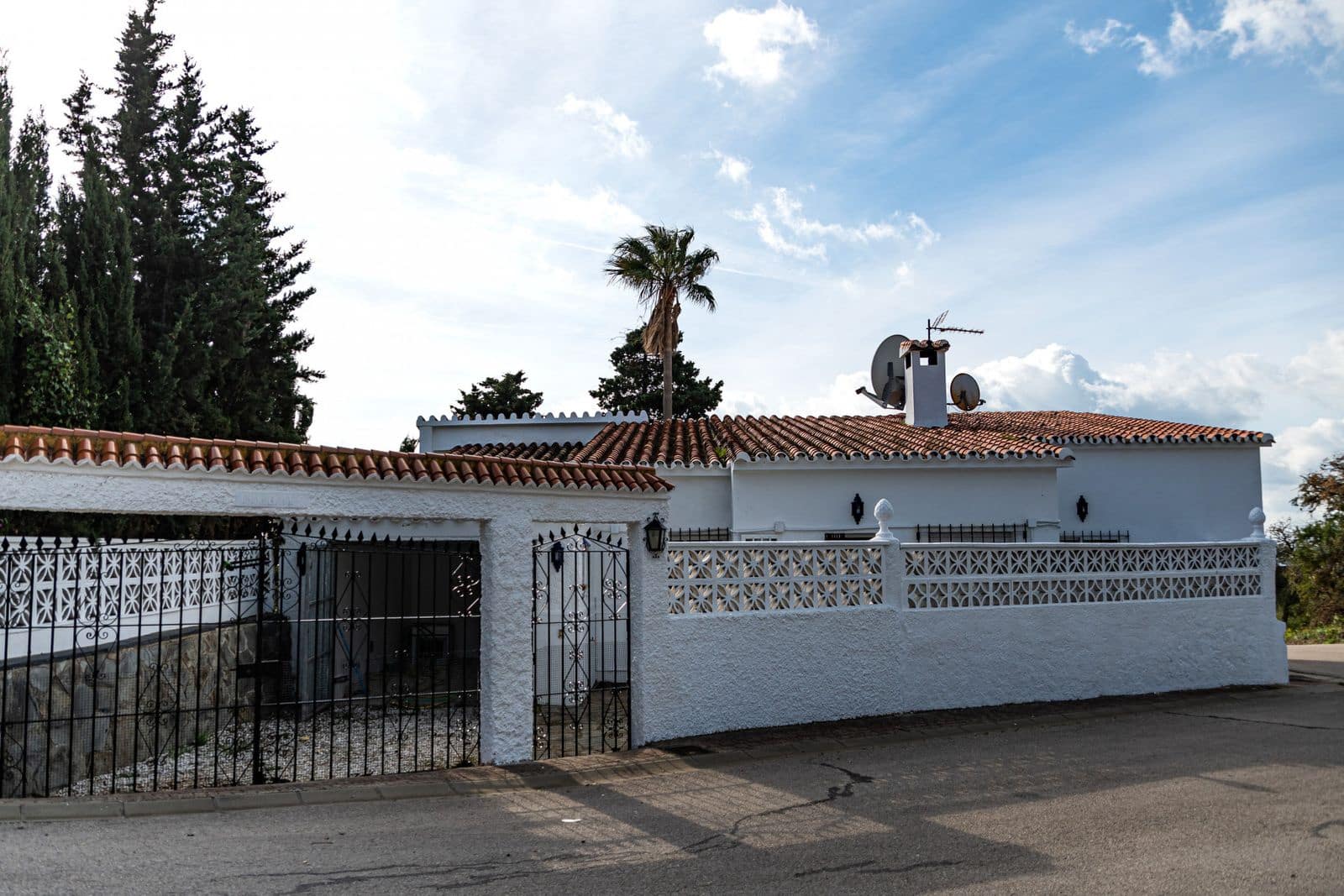 3 soveværelse Villa til salg i Cadiz by med swimmingpool - € 395.000 (Ref: 8567055)