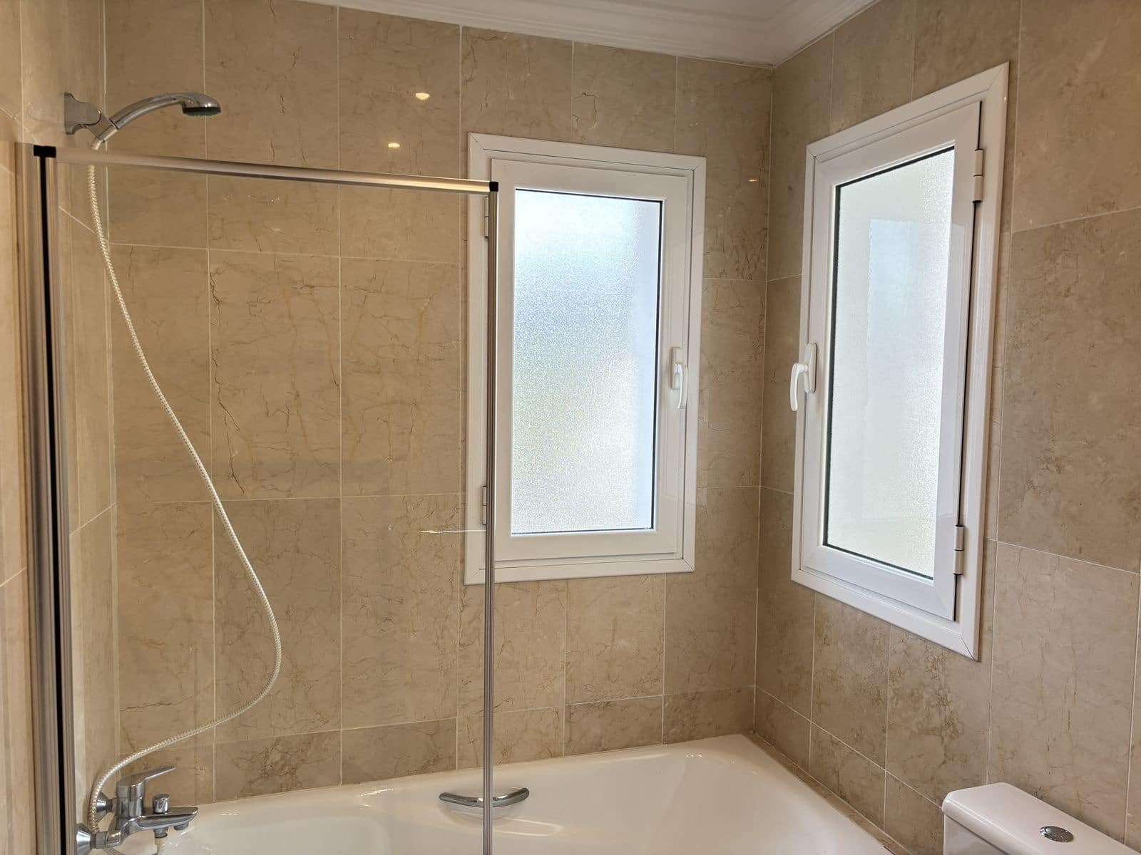 2 bedroom Apartment for sale in Elviria - € 369,900 (Ref: 8567413)