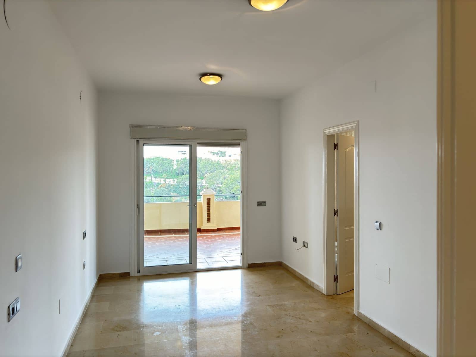 2 bedroom Apartment for sale in Elviria - € 369,900 (Ref: 8567413)