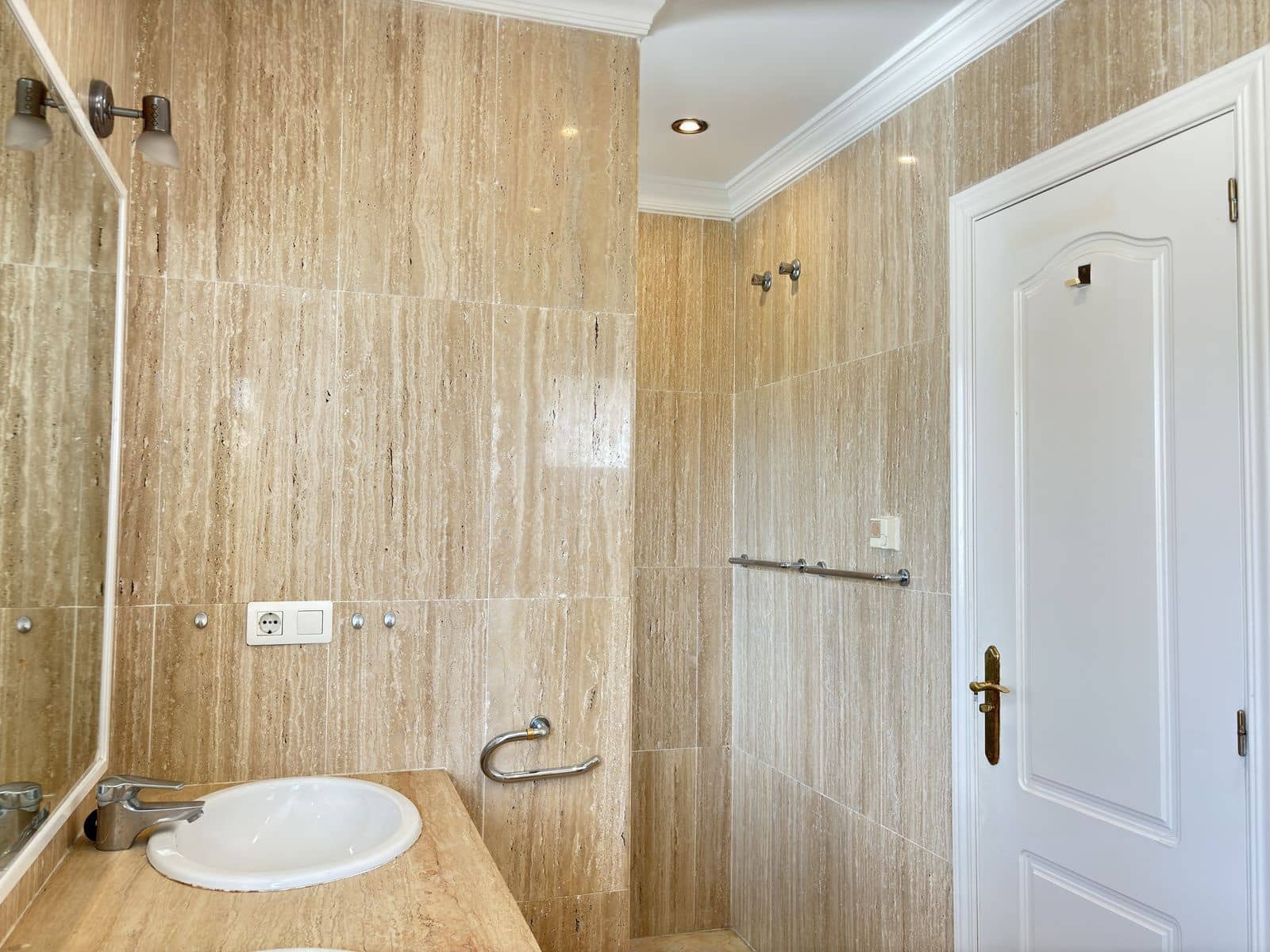 2 bedroom Apartment for sale in Elviria - € 369,900 (Ref: 8567413)