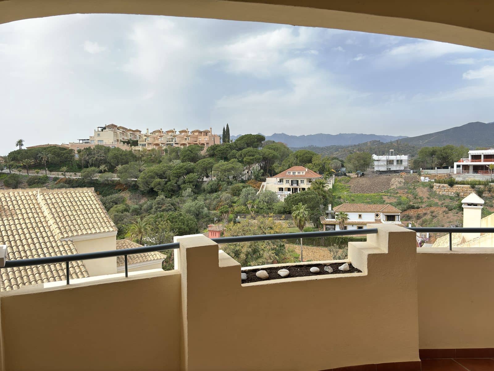 2 bedroom Apartment for sale in Elviria - € 369,900 (Ref: 8567413)