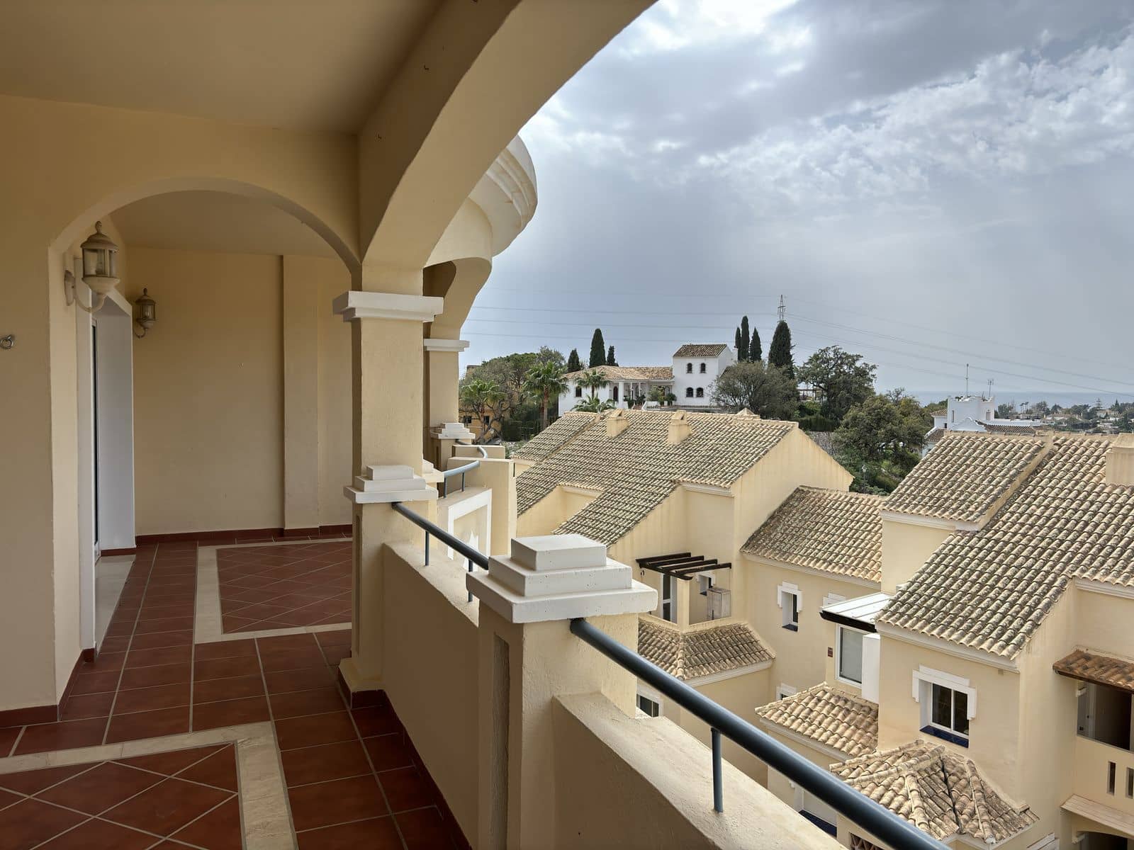 2 bedroom Apartment for sale in Elviria - € 369,900 (Ref: 8567413)
