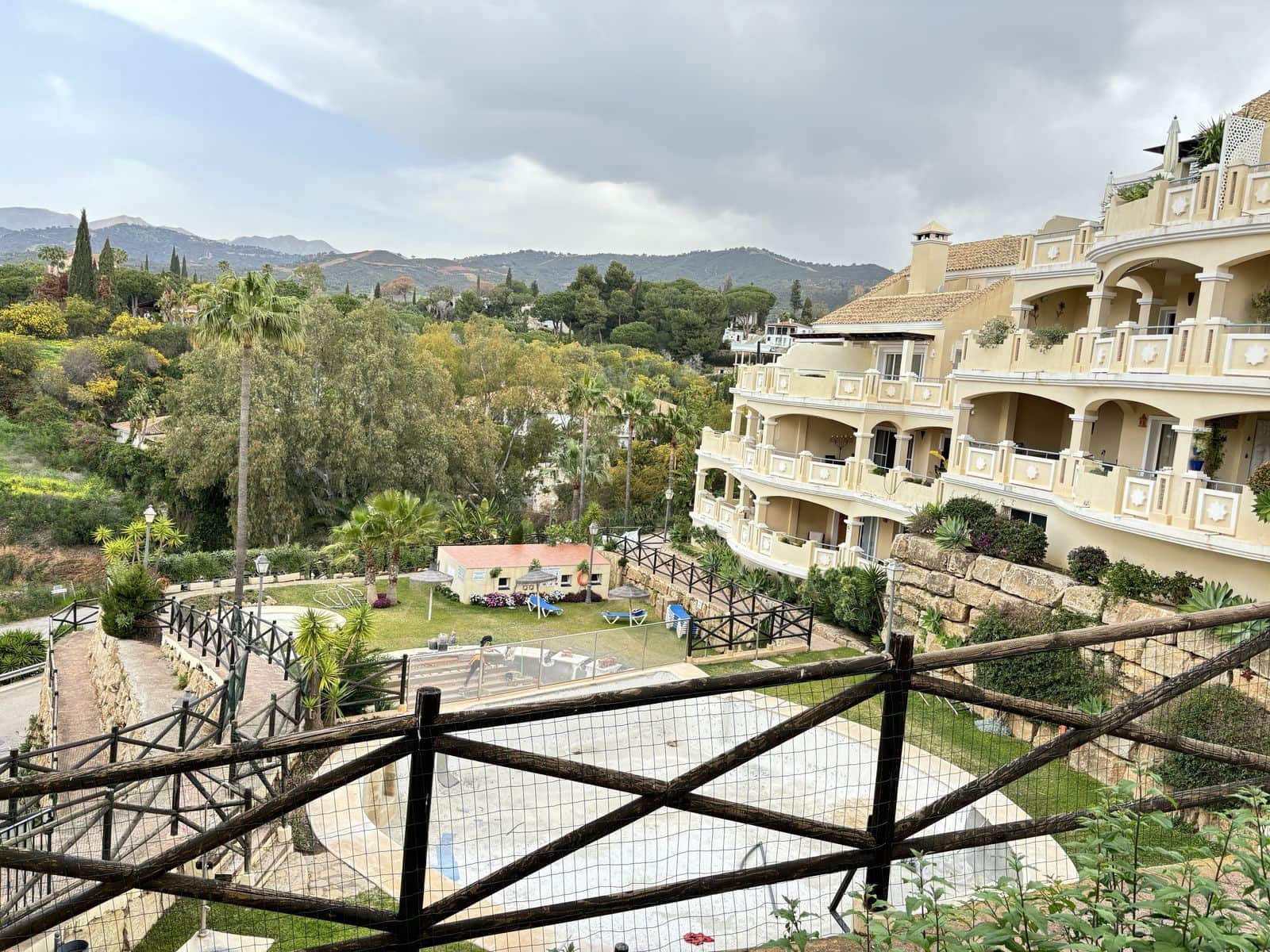 2 bedroom Apartment for sale in Elviria - € 369,900 (Ref: 8567413)