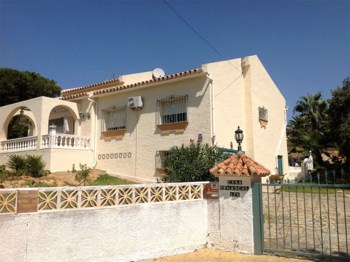 3 soveværelse Villa til salg i Manilva med swimmingpool garage - € 545.000 (Ref: 8814311)