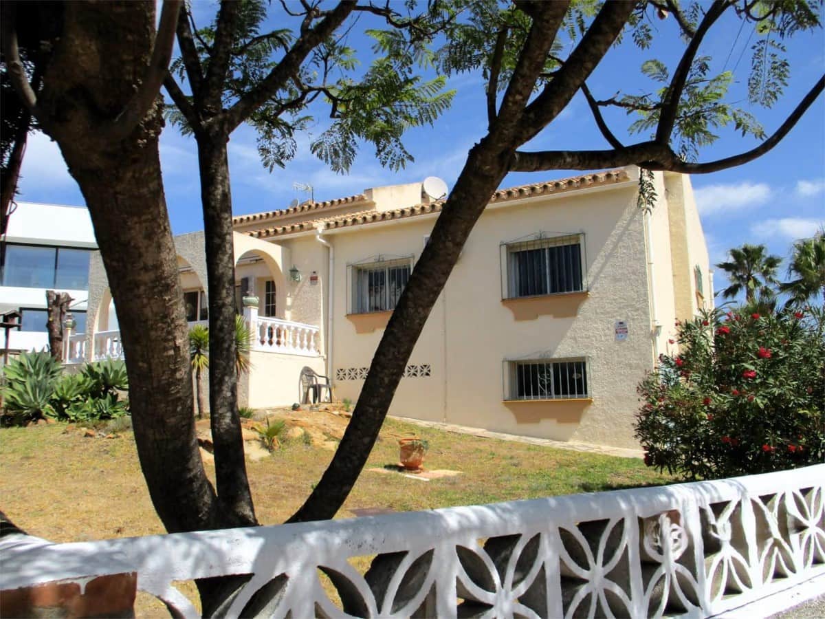 3 soveværelse Villa til salg i Manilva med swimmingpool garage - € 545.000 (Ref: 8814311)