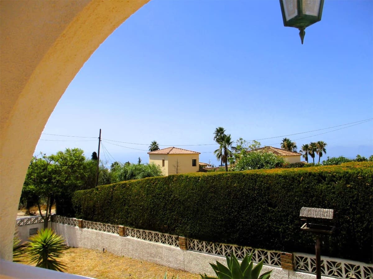 3 soveværelse Villa til salg i Manilva med swimmingpool garage - € 545.000 (Ref: 8814311)