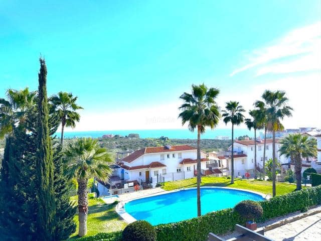 2 soveværelse Lejlighed til salg i La Duquesa / Puerto de la Duquesa med swimmingpool garage - € 169.000 (Ref: 8815456)