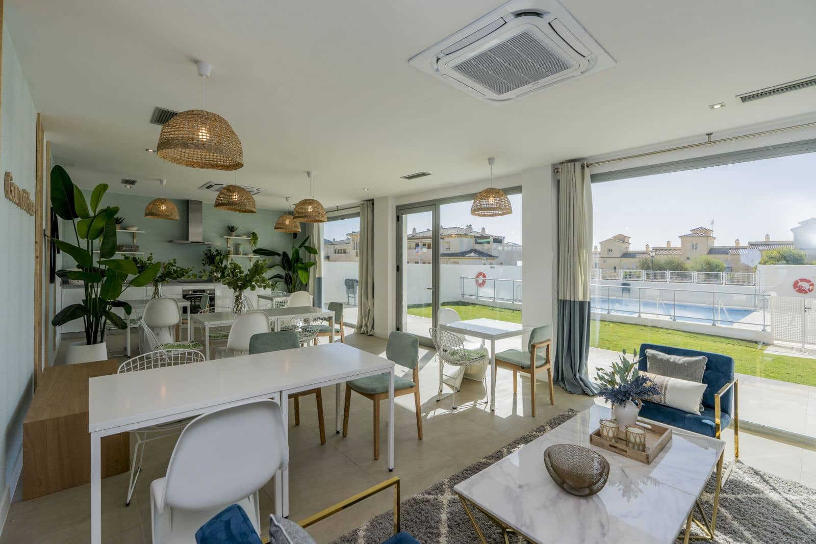 2 soveværelse Lejlighed til salg i Benalmadena med swimmingpool garage - € 316.900 (Ref: 8827548)