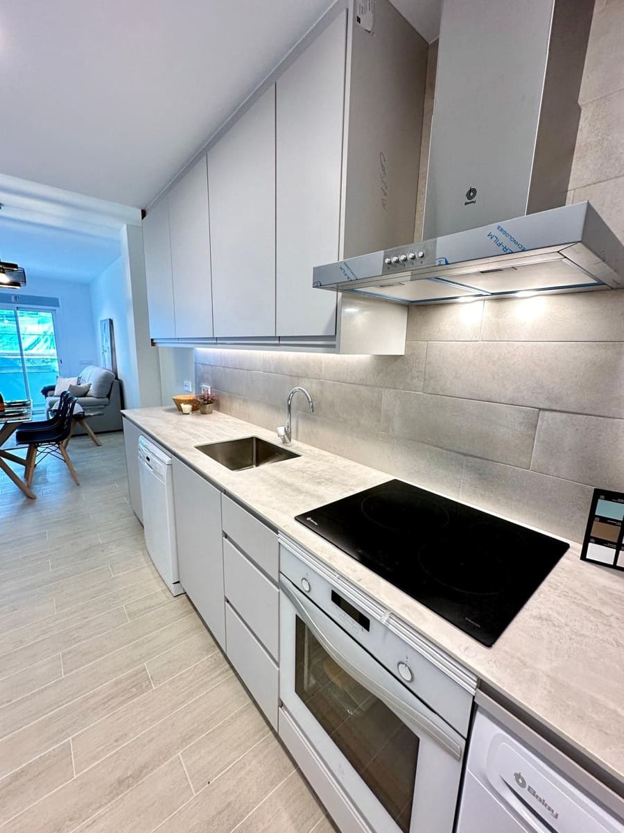 Apartamento de 2 habitaciones en Fuengirola en venta con garaje - 265.521 € (Ref: 8827553)