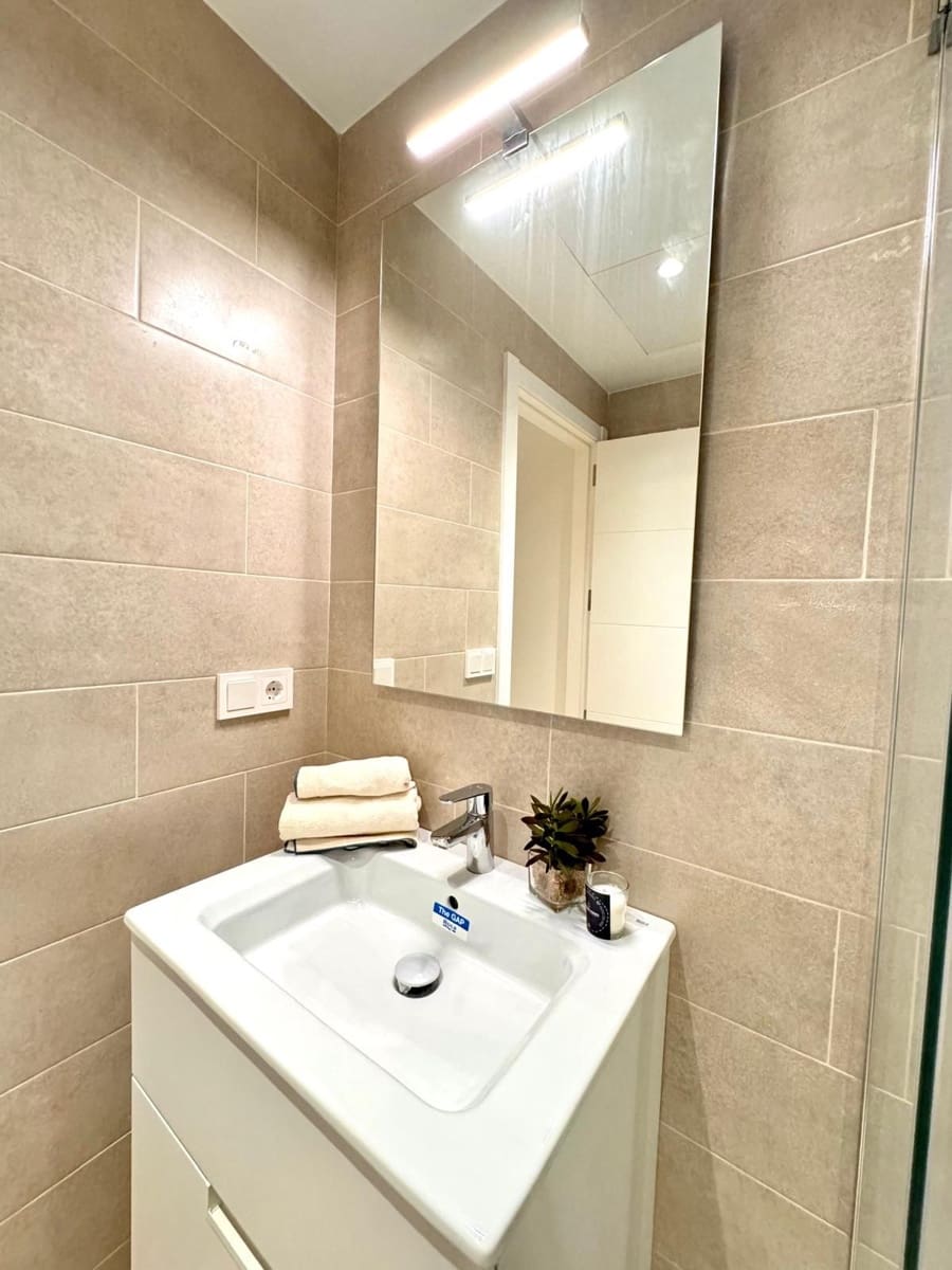 Apartamento de 2 habitaciones en Fuengirola en venta con garaje - 265.521 € (Ref: 8827553)