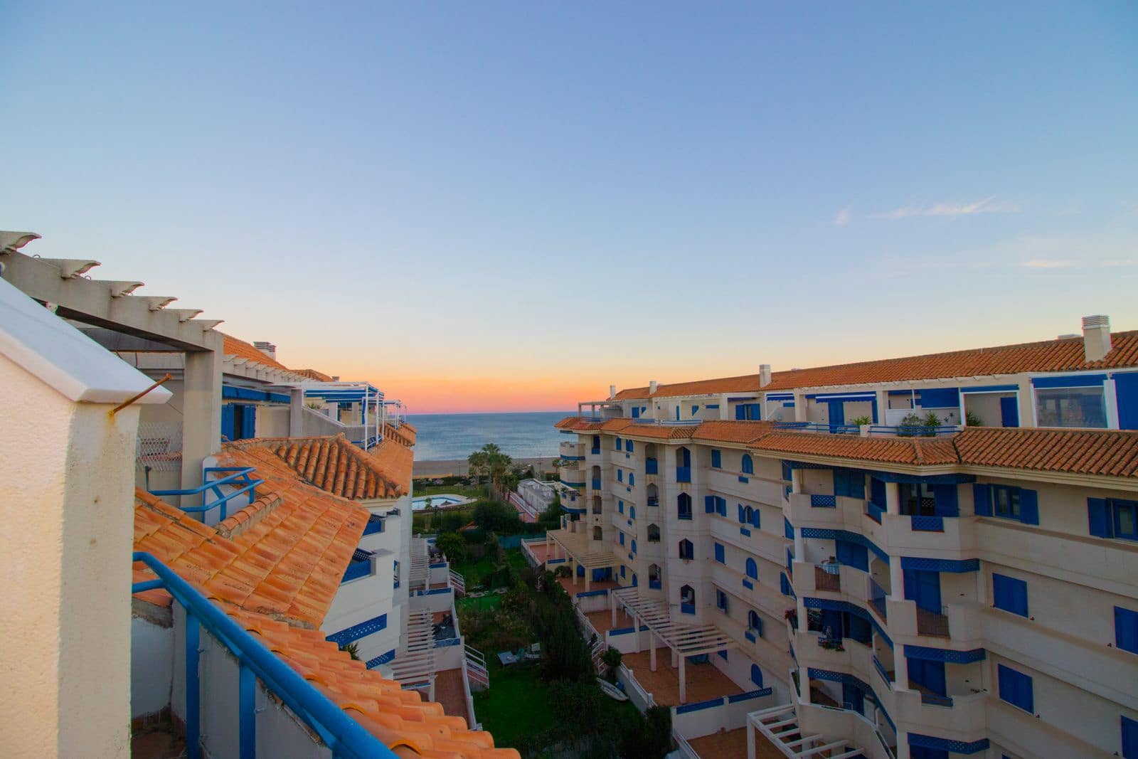 2 bedroom Apartment for sale in San Luis de Sabinillas with pool garage - € 260,000 (Ref: 8827555)