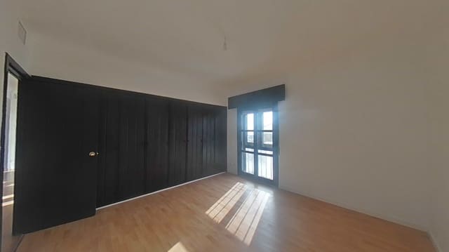 3 sypialnia Apartament przy plaży na sprzedaż w Puerto Banus, Marbella z garażem - 749 000 € (Ref: 8996520)