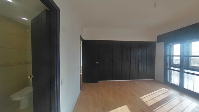 3 sypialnia Apartament przy plaży na sprzedaż w Puerto Banus, Marbella z garażem - 749 000 € (Ref: 8996520)