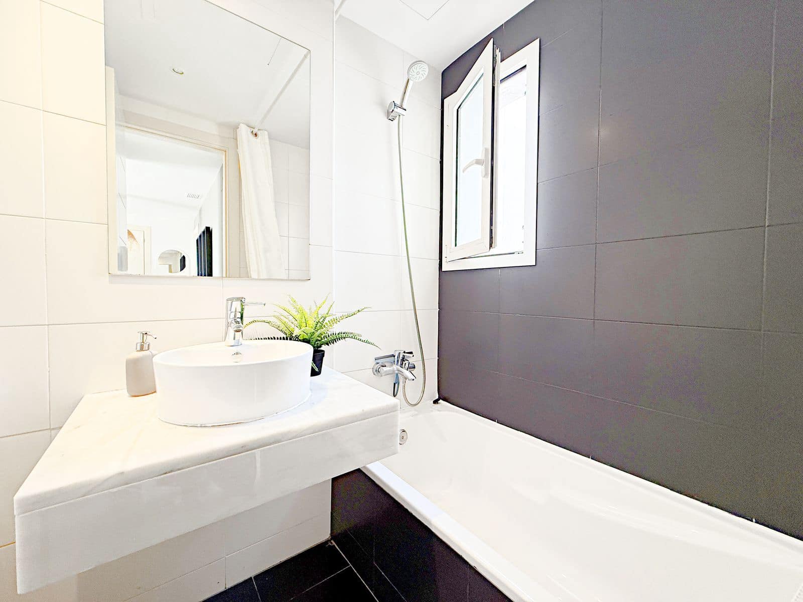 1 sovrum Takvåning till salu i Estepona med pool garage - 225 000 € (Ref: 8998389)