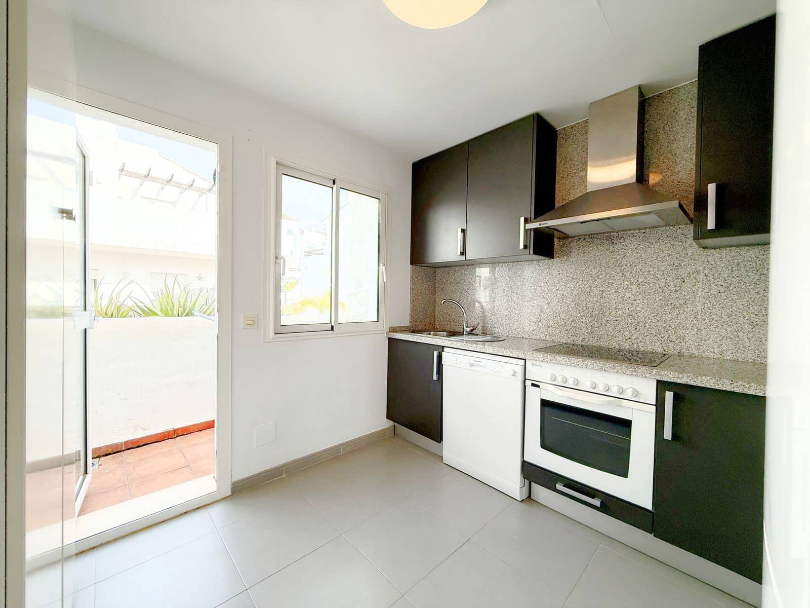 1 sovrum Takvåning till salu i Estepona med pool garage - 225 000 € (Ref: 8998389)