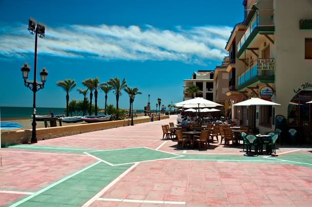 2 quarto Apartamento para venda em Manilva com piscina - 180 000 € (Ref: 8998413)