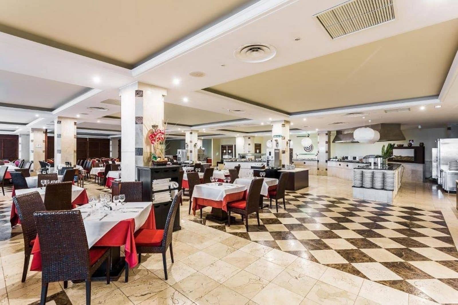 1 bedroom Apartment for sale in Estepona with pool garage - € 114,000 (Ref: 8998417)