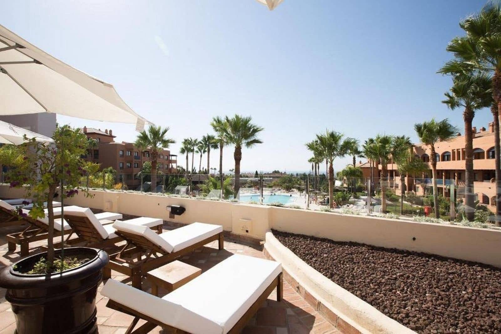 1 bedroom Apartment for sale in Estepona with pool garage - € 114,000 (Ref: 8998417)