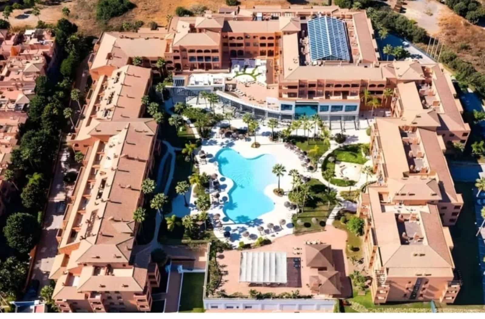 1 bedroom Apartment for sale in Estepona with pool garage - € 114,000 (Ref: 8998417)