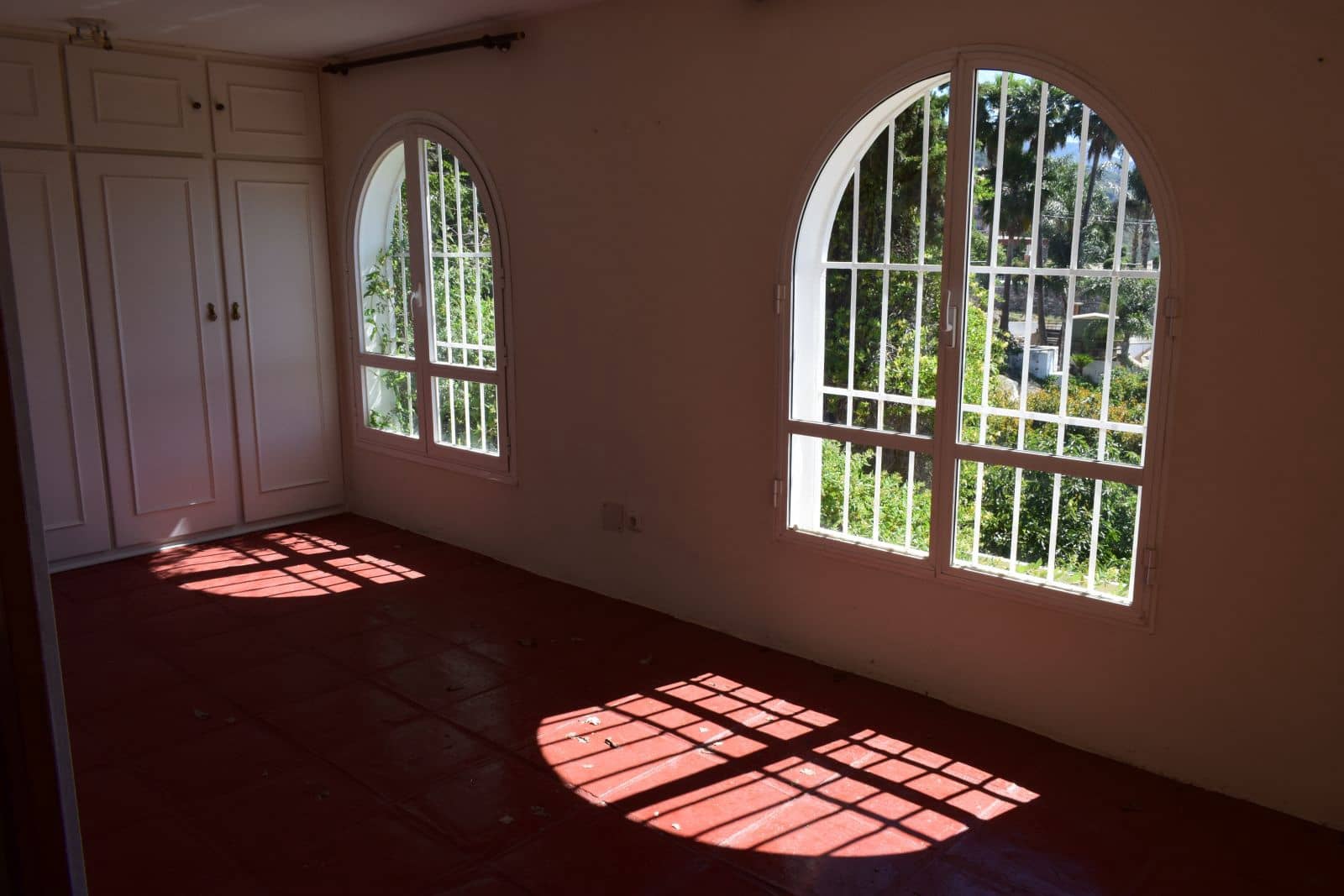 4 soveværelse Finca/Landehus til salg i Ojen med garage - € 490.000 (Ref: 9010481)