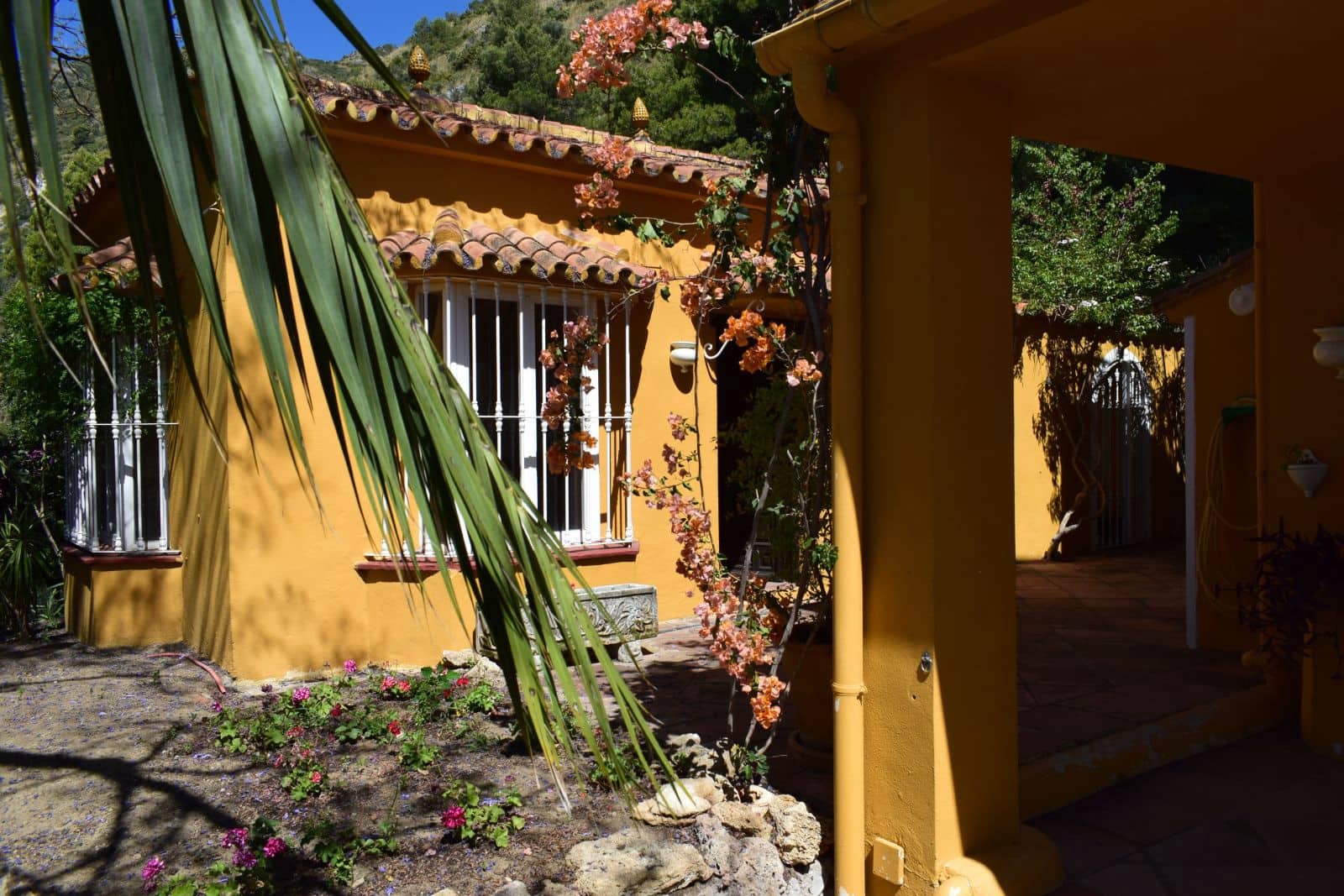 4 soveværelse Finca/Landehus til salg i Ojen med garage - € 490.000 (Ref: 9010481)