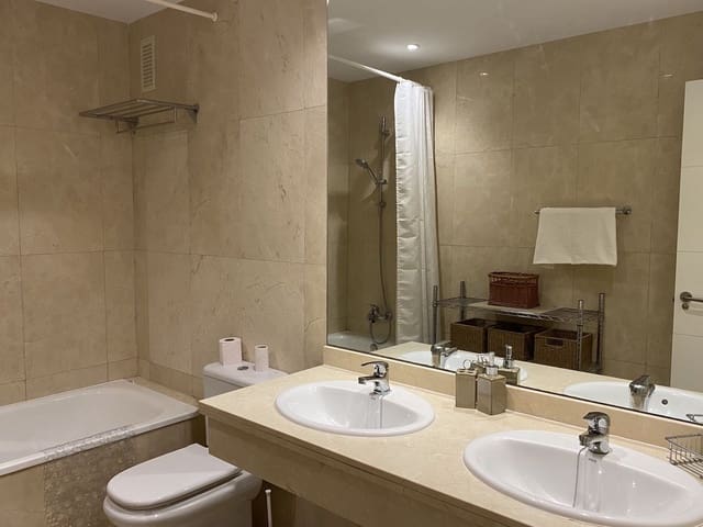 3 quarto Penthouse para venda em Estepona com piscina garagem - 475 000 € (Ref: 9013870)