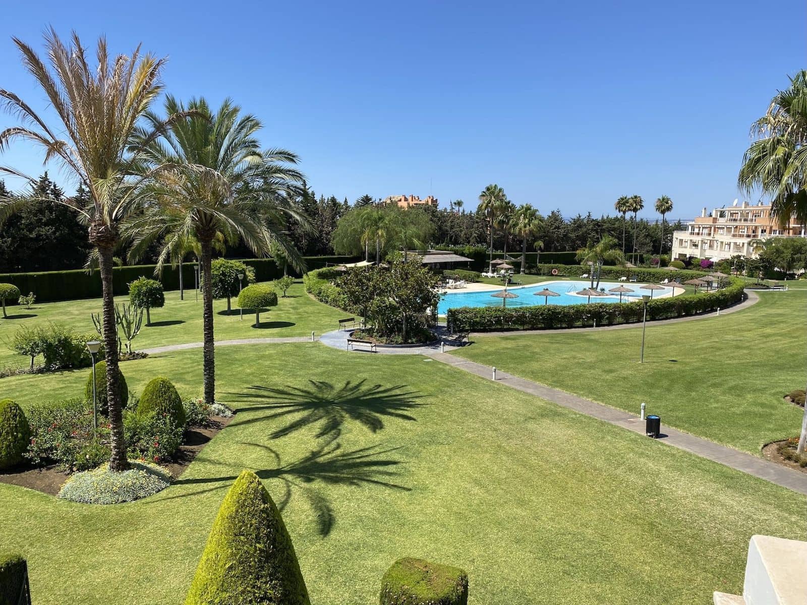 3 quarto Penthouse para venda em Estepona com piscina garagem - 475 000 € (Ref: 9013870)