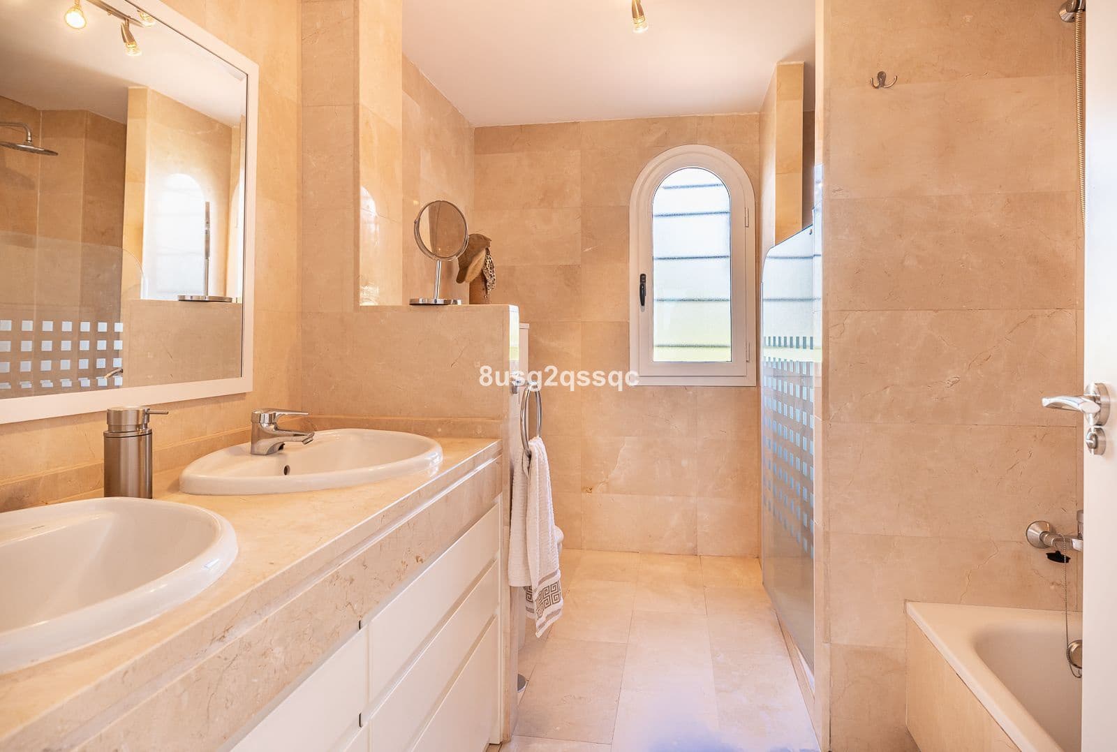 2 bedroom Apartment for sale in Estepona with pool garage - € 489,000 (Ref: 9014201)