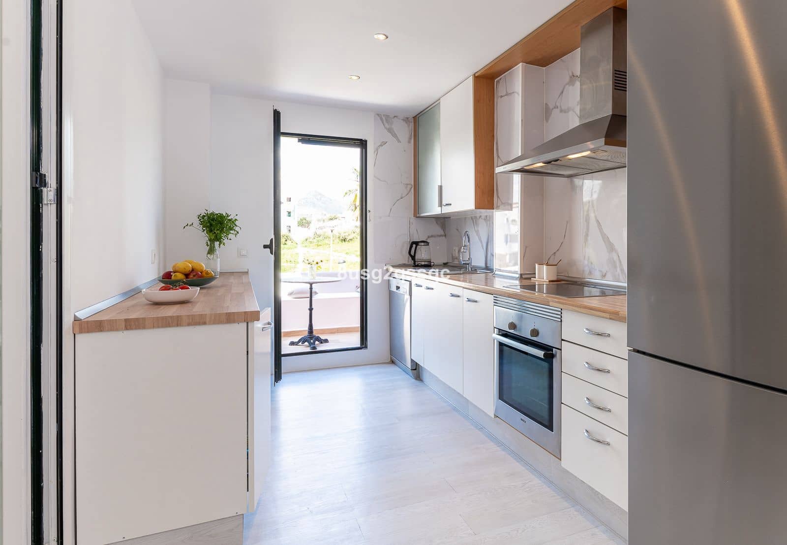 2 bedroom Apartment for sale in Estepona with pool garage - € 489,000 (Ref: 9014201)