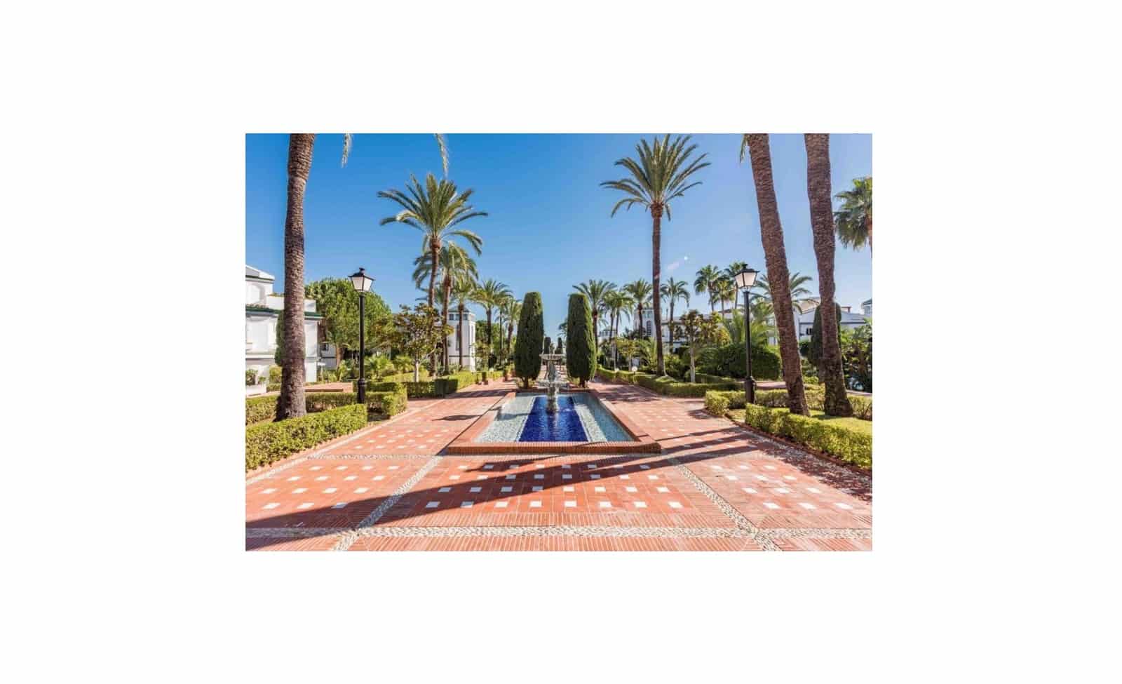 2 bedroom Beach Apartment for sale in New Golden Mile with pool - € 565,000 (Ref: 9095146)