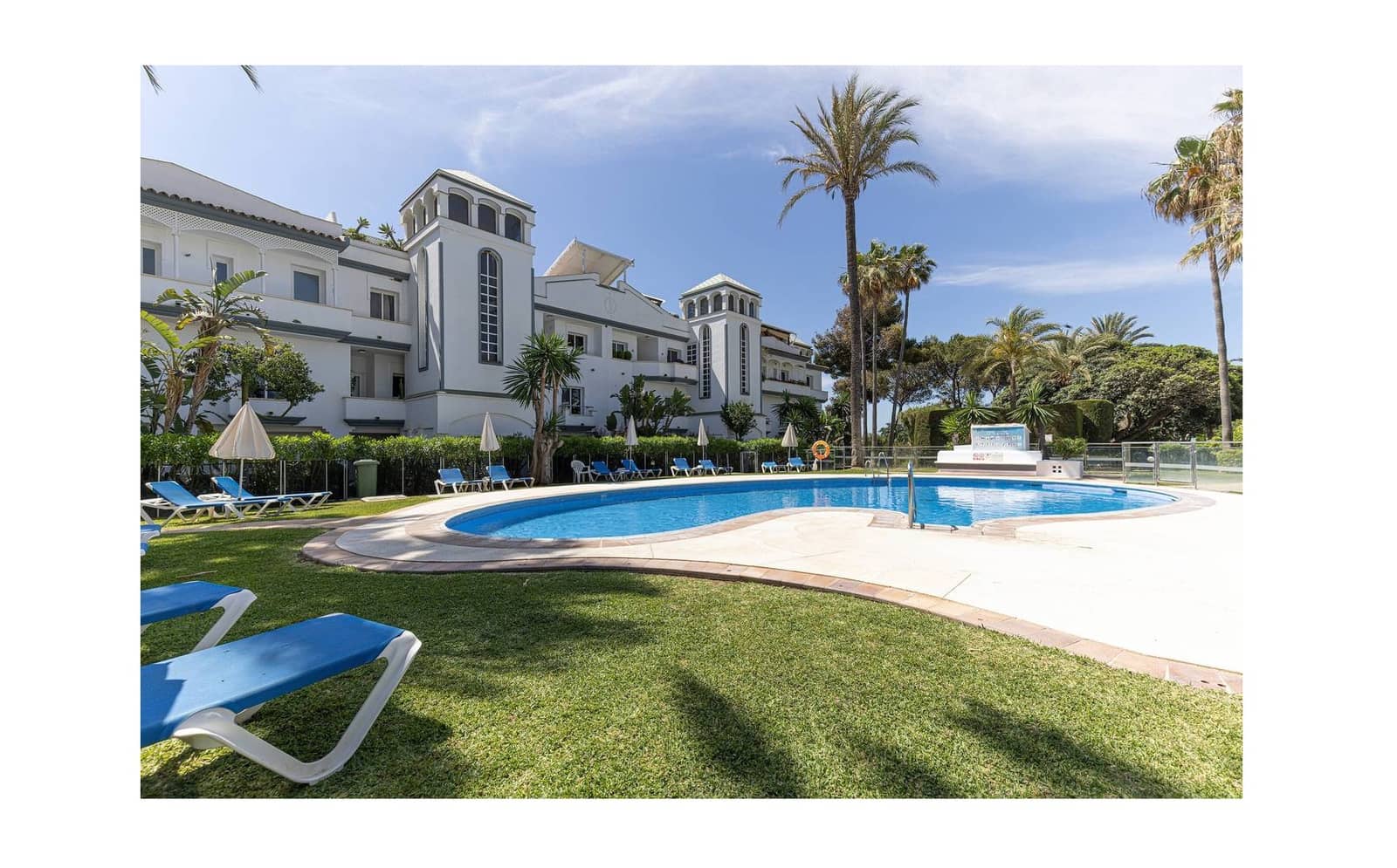 2 bedroom Beach Apartment for sale in New Golden Mile with pool - € 565,000 (Ref: 9095146)