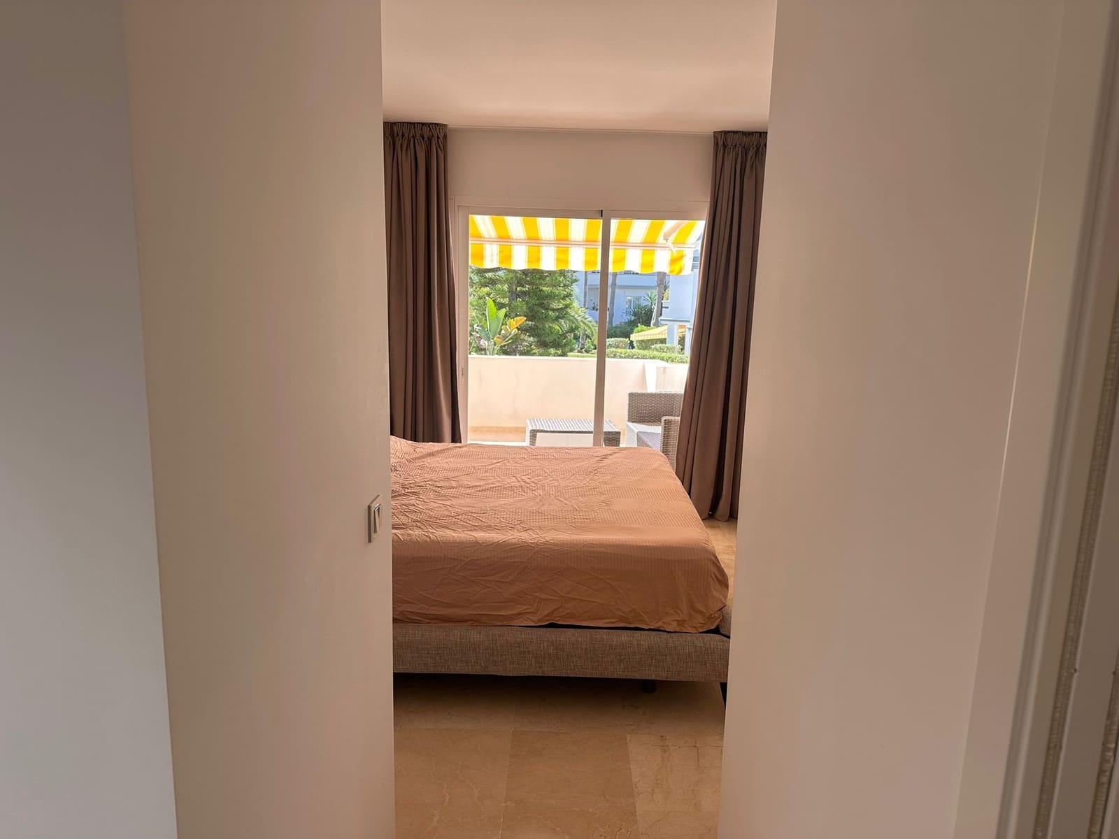 2 bedroom Beach Apartment for sale in New Golden Mile with pool - € 565,000 (Ref: 9095146)