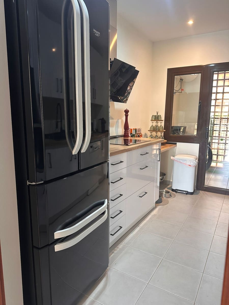 2 bedroom Apartment for sale in Estepona with pool garage - € 365,000 (Ref: 9500407)