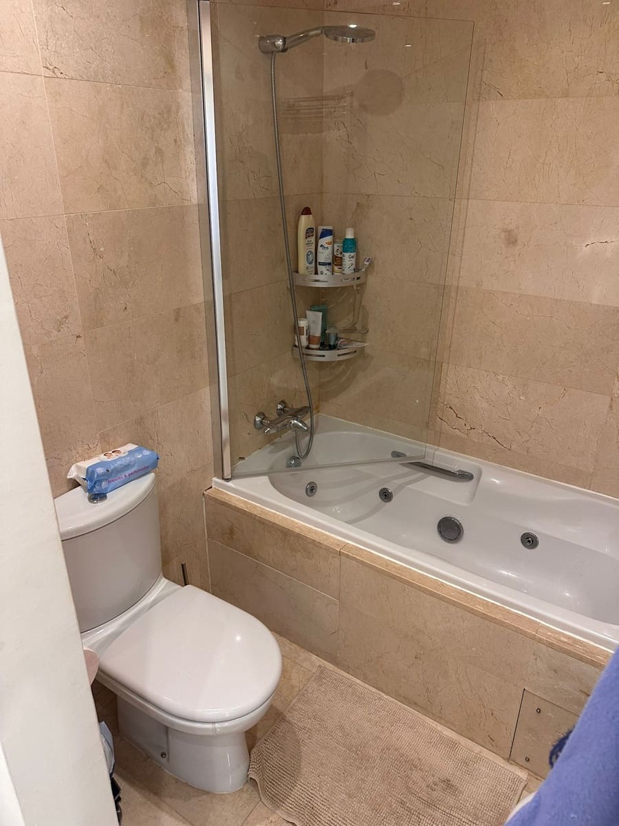 2 bedroom Apartment for sale in Estepona with pool garage - € 365,000 (Ref: 9500407)