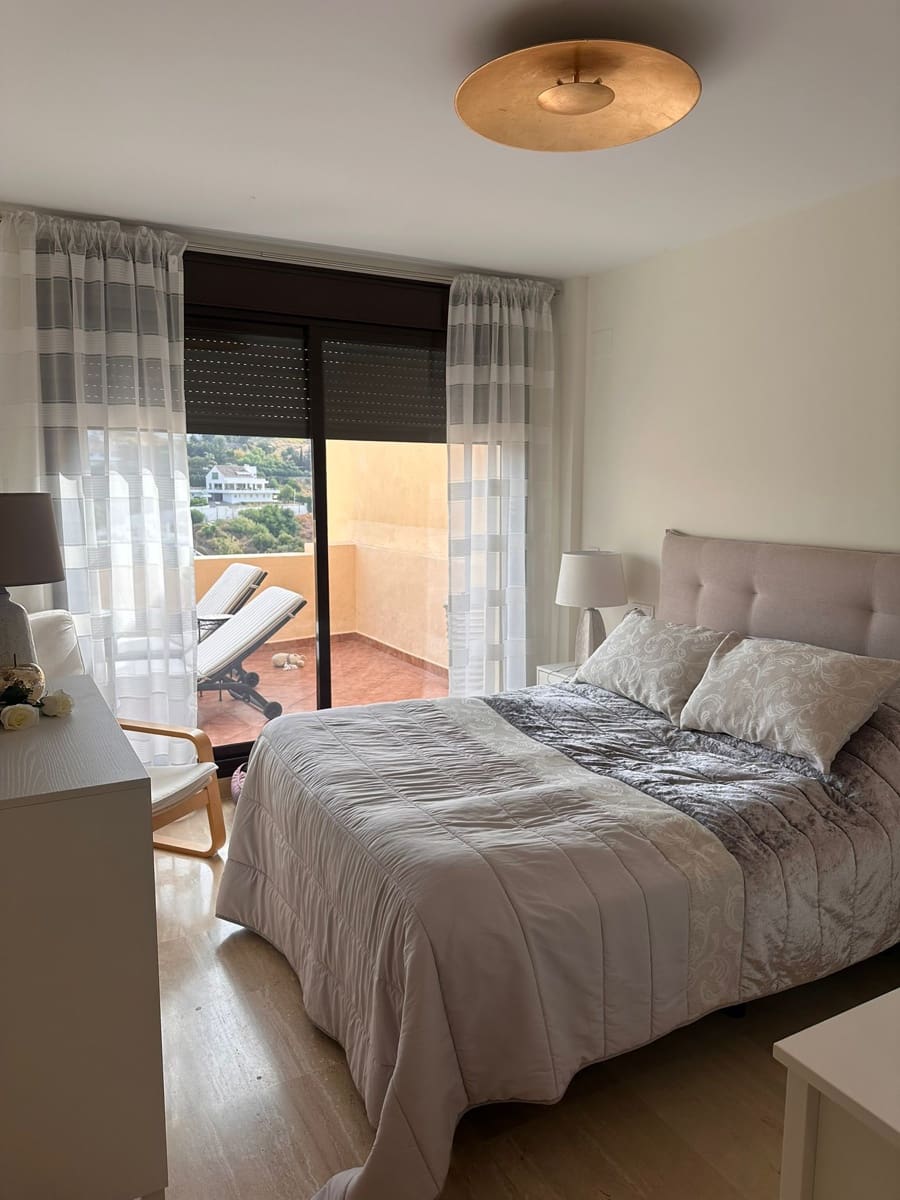 2 bedroom Apartment for sale in Estepona with pool garage - € 365,000 (Ref: 9500407)