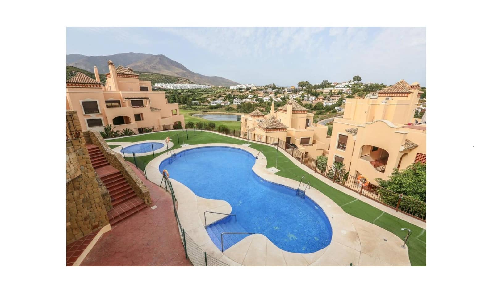 2 bedroom Apartment for sale in Estepona with pool garage - € 365,000 (Ref: 9500407)