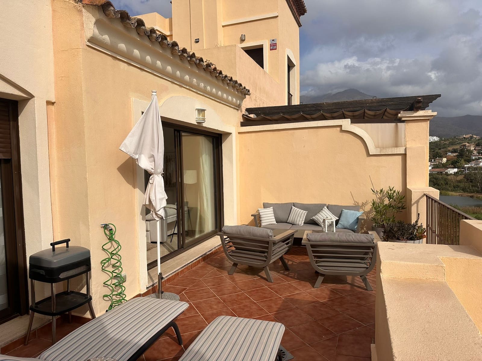 2 bedroom Apartment for sale in Estepona with pool garage - € 365,000 (Ref: 9500407)