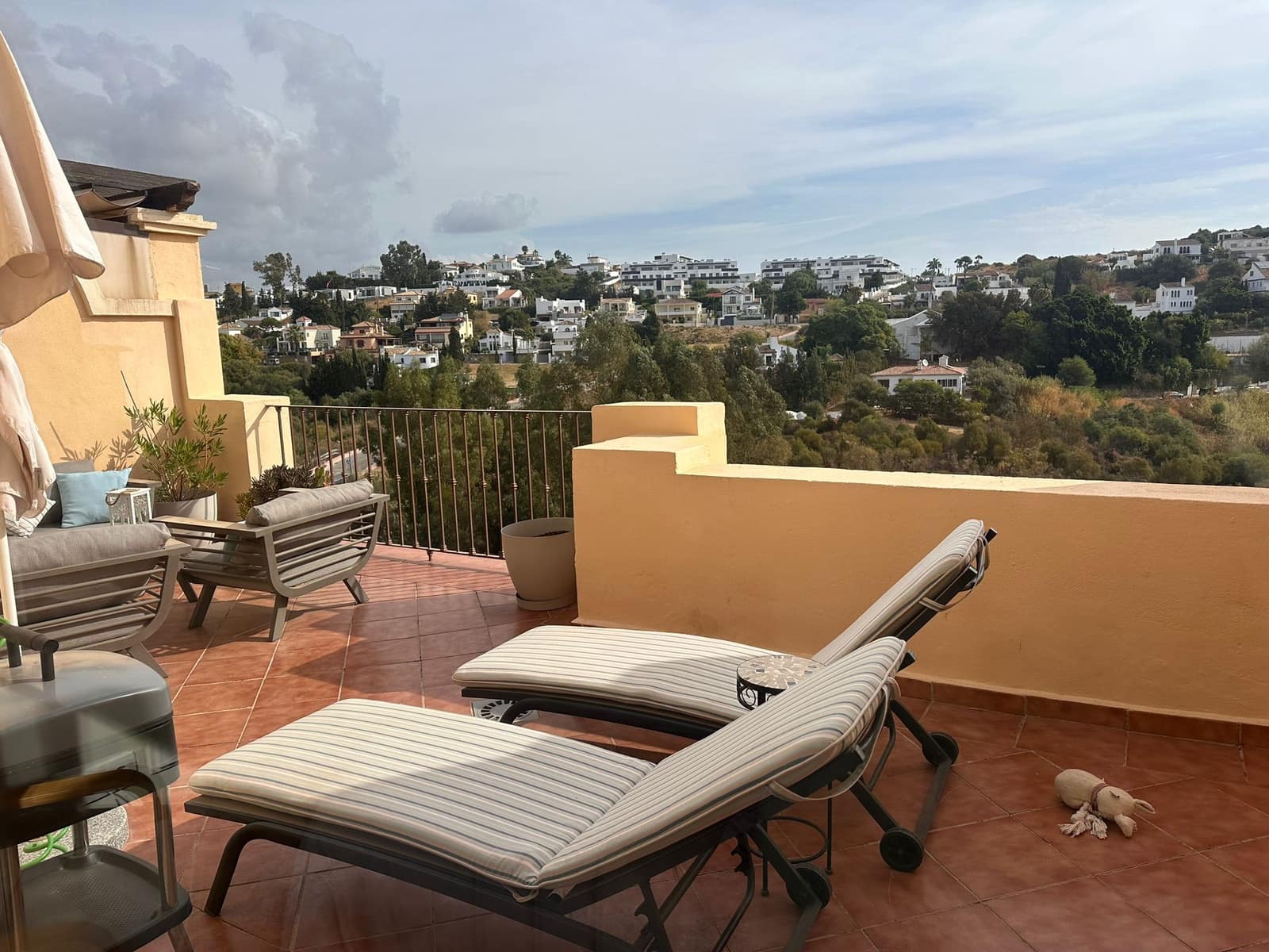 2 bedroom Apartment for sale in Estepona with pool garage - € 365,000 (Ref: 9500407)