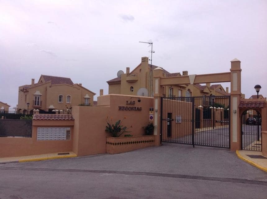 Adosado de 4 habitaciones en Riviera del Sol en venta con piscina garaje - 376.000 € (Ref: 9500591)