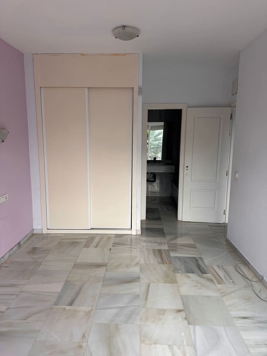 Adosado de 4 habitaciones en Riviera del Sol en venta con piscina garaje - 376.000 € (Ref: 9500591)