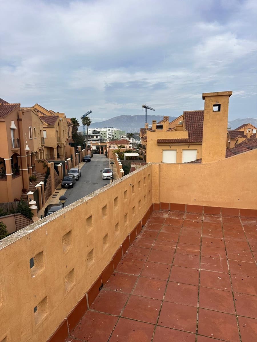 Adosado de 4 habitaciones en Riviera del Sol en venta con piscina garaje - 376.000 € (Ref: 9500591)