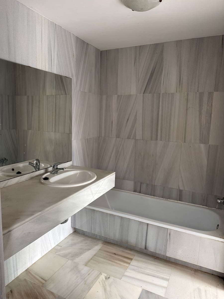 Adosado de 4 habitaciones en Riviera del Sol en venta con piscina garaje - 376.000 € (Ref: 9500591)