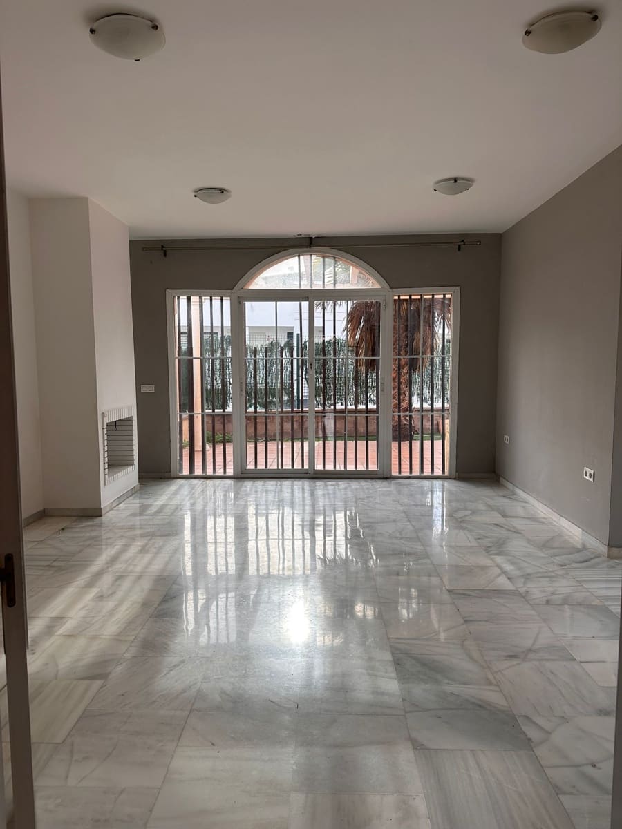 Adosado de 4 habitaciones en Riviera del Sol en venta con piscina garaje - 376.000 € (Ref: 9500591)