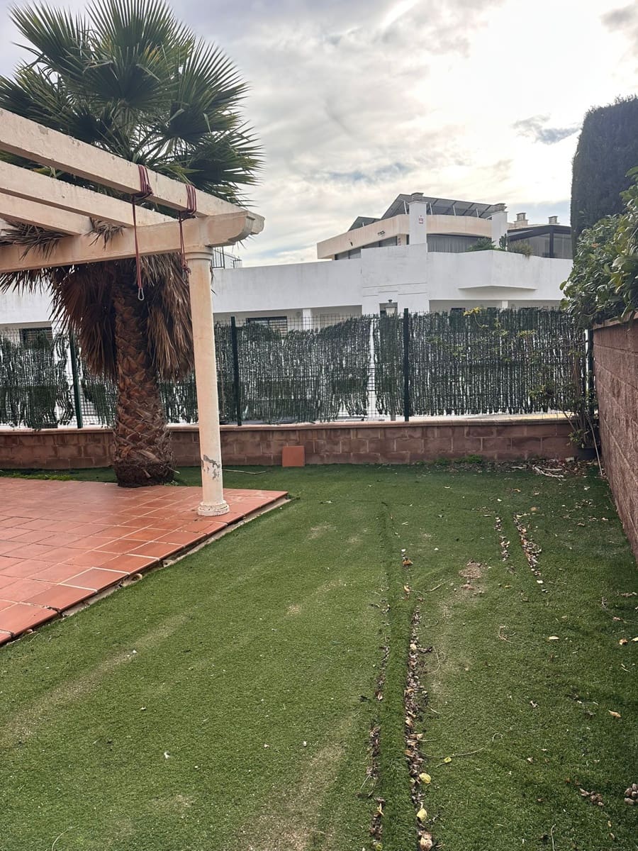 Adosado de 4 habitaciones en Riviera del Sol en venta con piscina garaje - 376.000 € (Ref: 9500591)