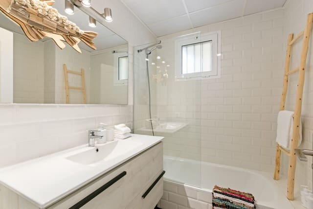 2 slaapkamer Appartement te koop in Manilva met zwembad garage - € 235.000 (Ref: 9532555)