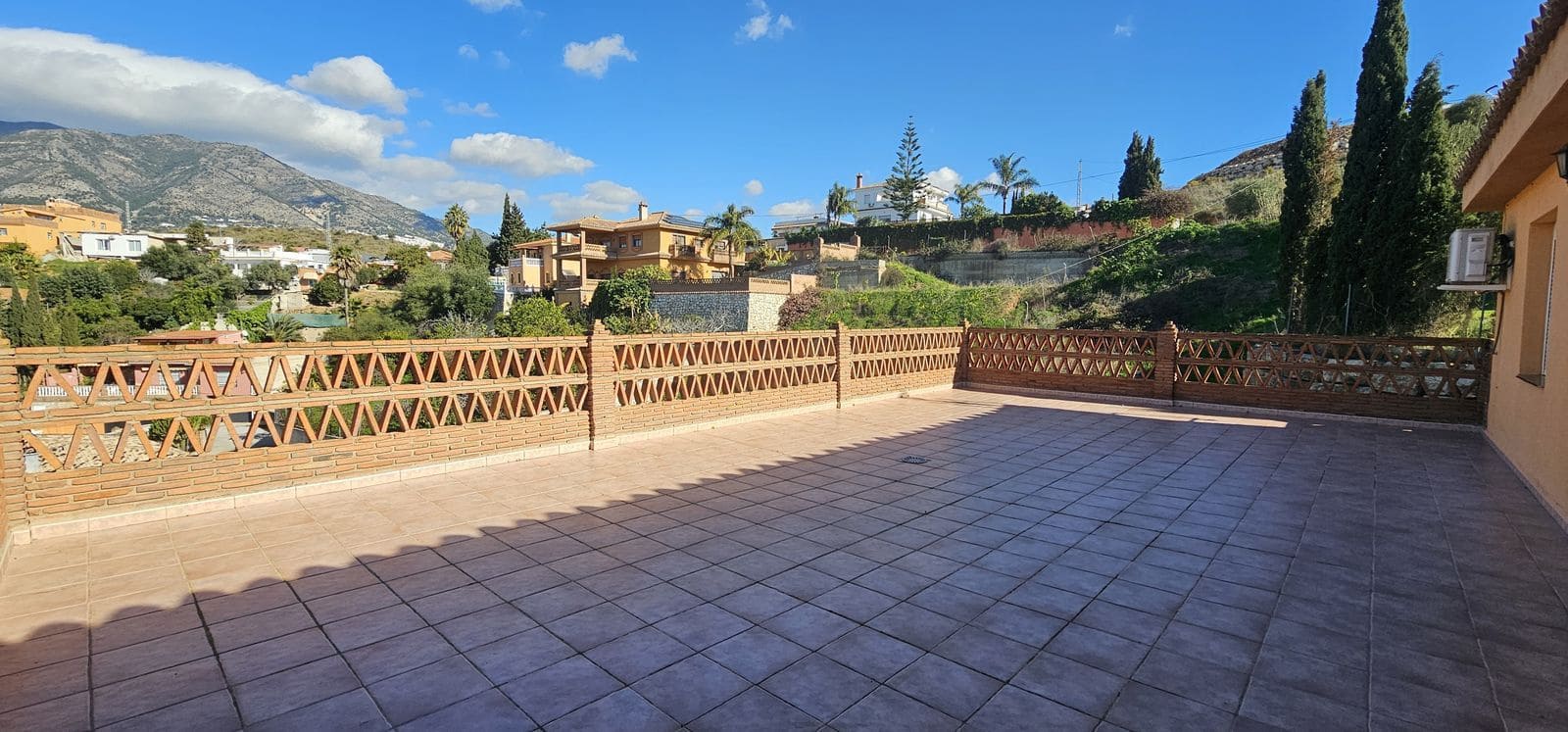 5 bedroom Villa for sale in Campo Mijas with pool garage - € 359,000 (Ref: 9547174)