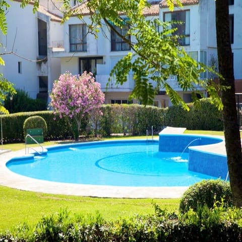 2 Zimmer Apartment zu verkaufen in Playa Bahía Dorada, Estepona mit Pool - 265.125 € (Ref: 9563690)