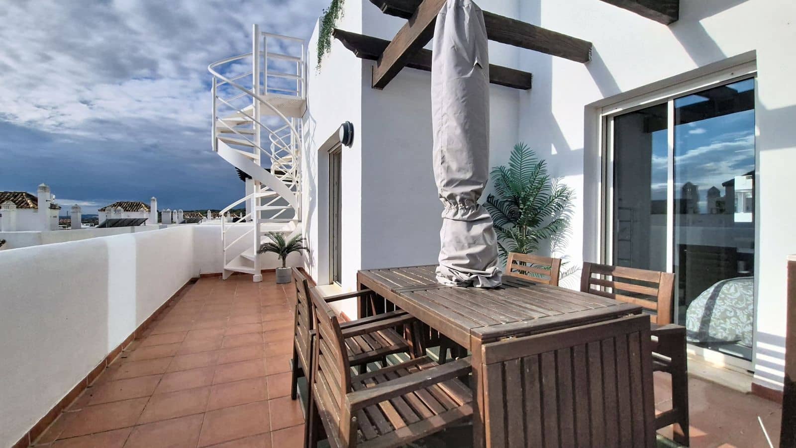 2 Zimmer Penthouse zu verkaufen in Estepona mit Pool Garage - 266.000 € (Ref: 9563692)