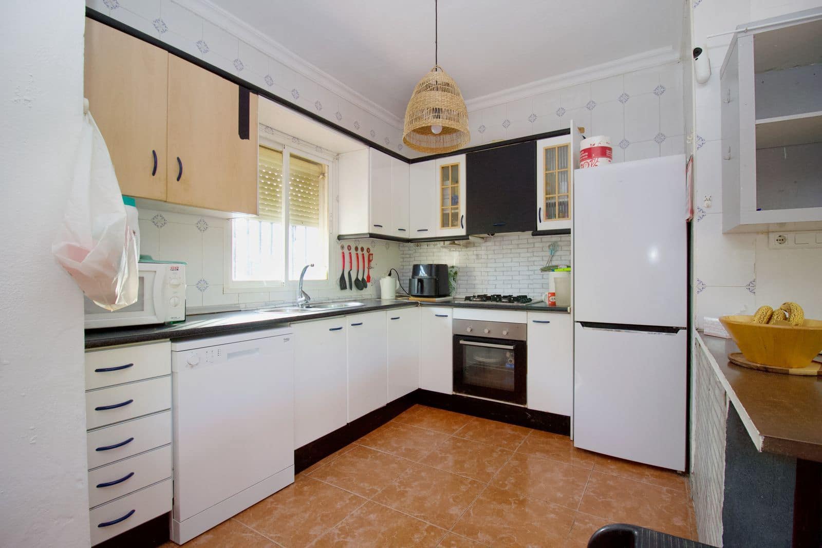 4 sypialnia Finka/Dom wiejski na sprzedaż w Cartama z basenem garażem - 320 000 € (Ref: 9571566)